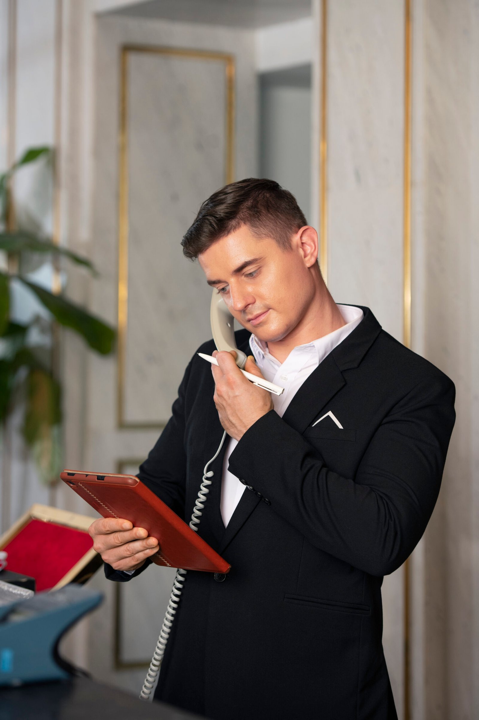 hotel-receptionist-work